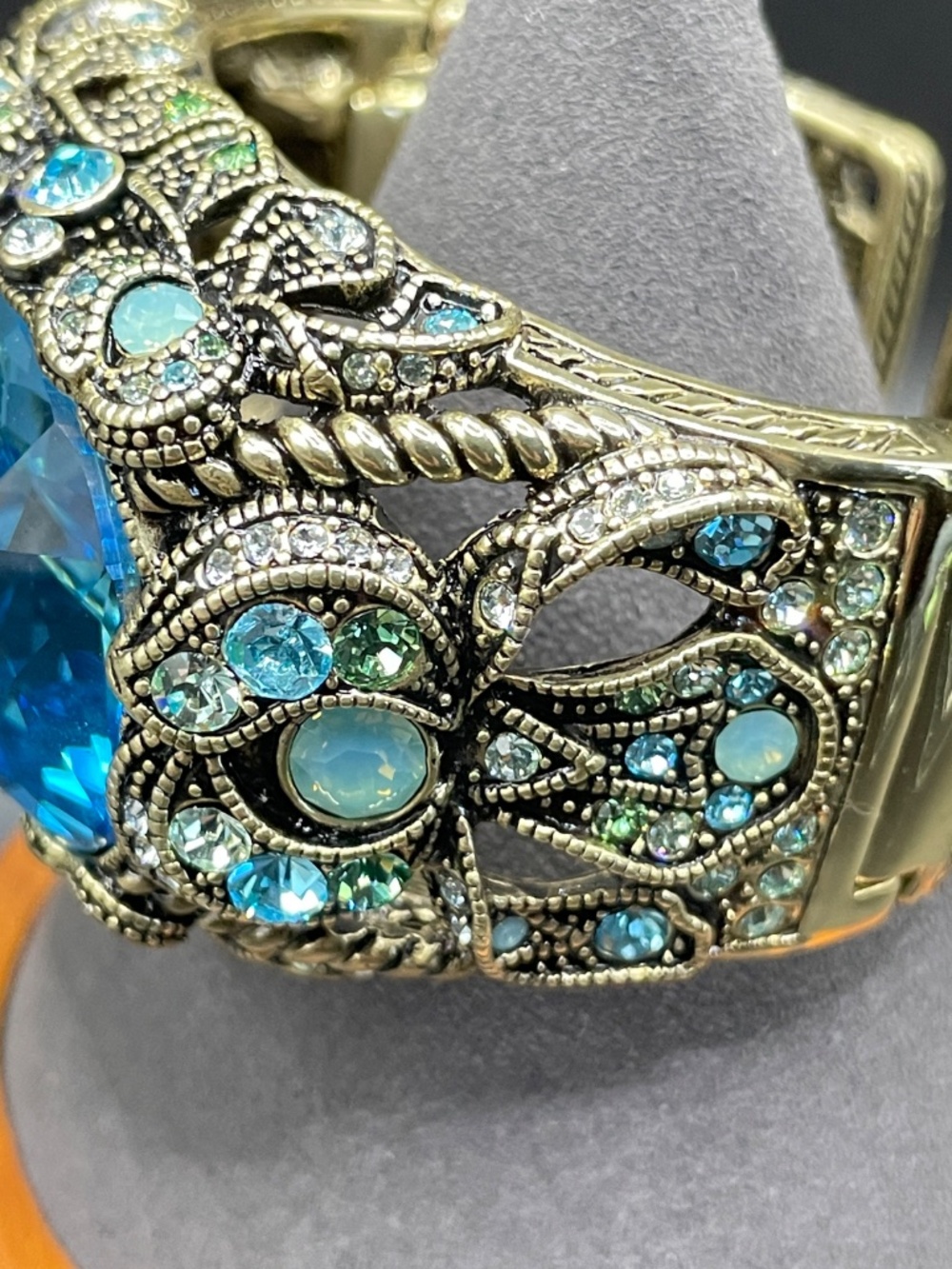 Heidi Daus Dazzling Damoiselle Chunky Statement Bracelet 6 3/4" - Picture 14 of 16